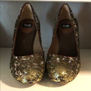 Dolce & Gabbana gold sequin round toe pump